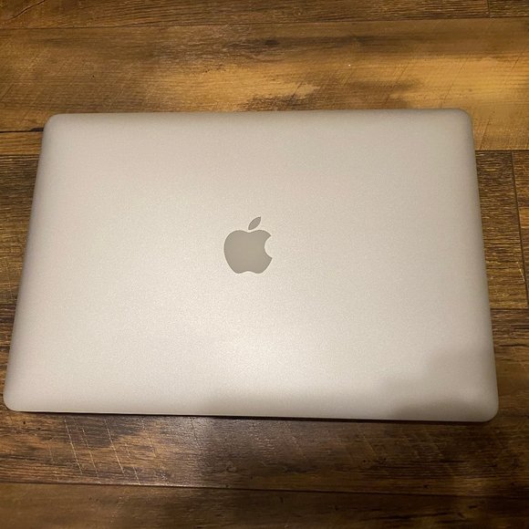 Apple MacBook Pro 15" - Picture 1 of 6